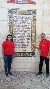 Doa Bapa Kami dalam Bahasa Indonesia di Yerusalem
