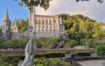 Desember Natal Tour ke Lourdes